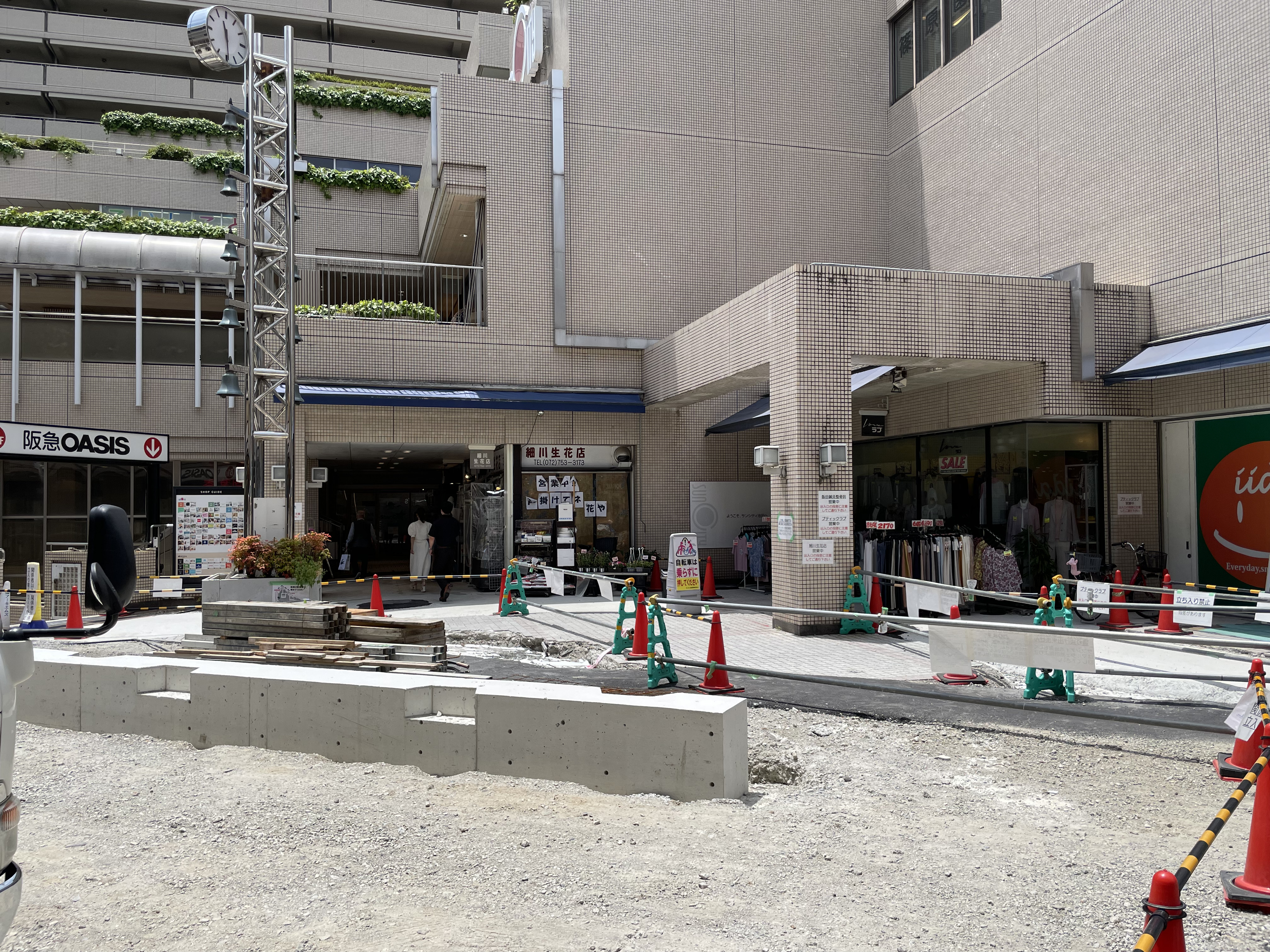 最寄駅から出る